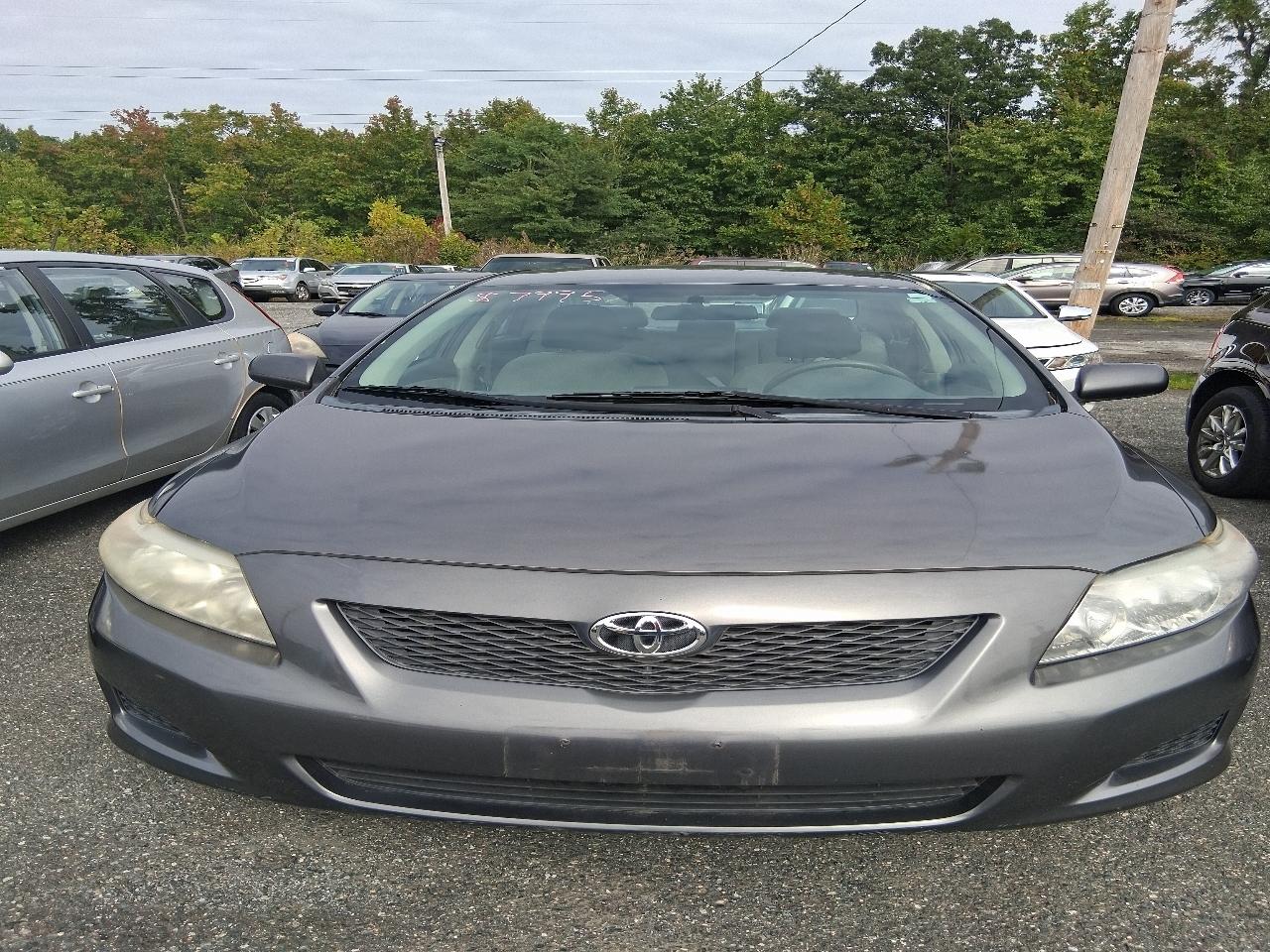 Toyota Corolla Base 5-Speed MT 2010