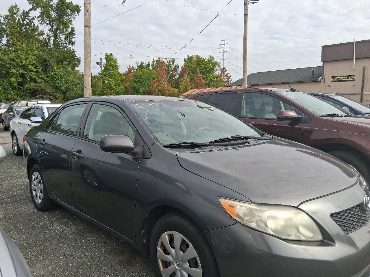 Toyota Corolla Base 5-Speed MT 2010