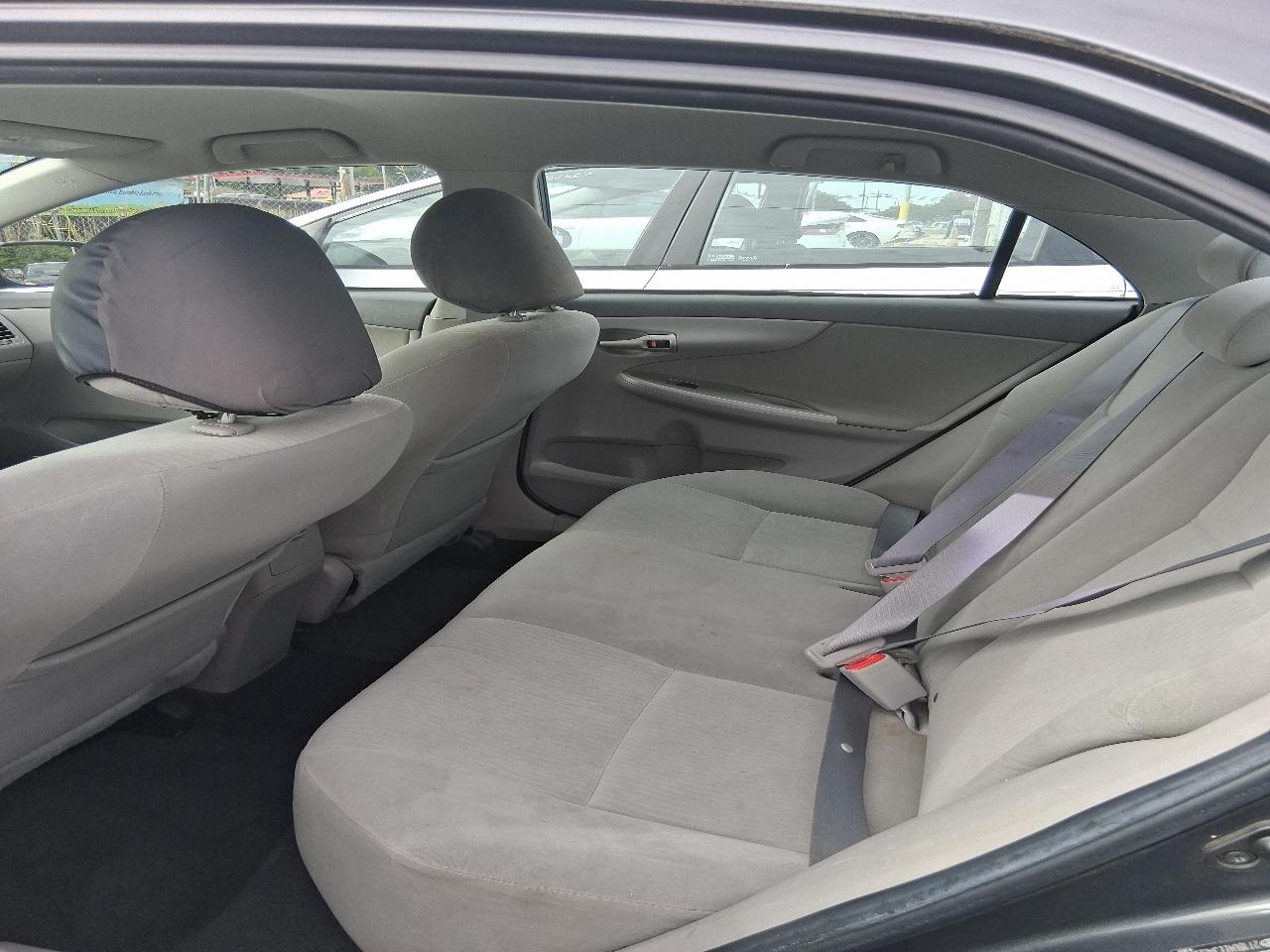 Toyota Corolla Base 5-Speed MT 2010