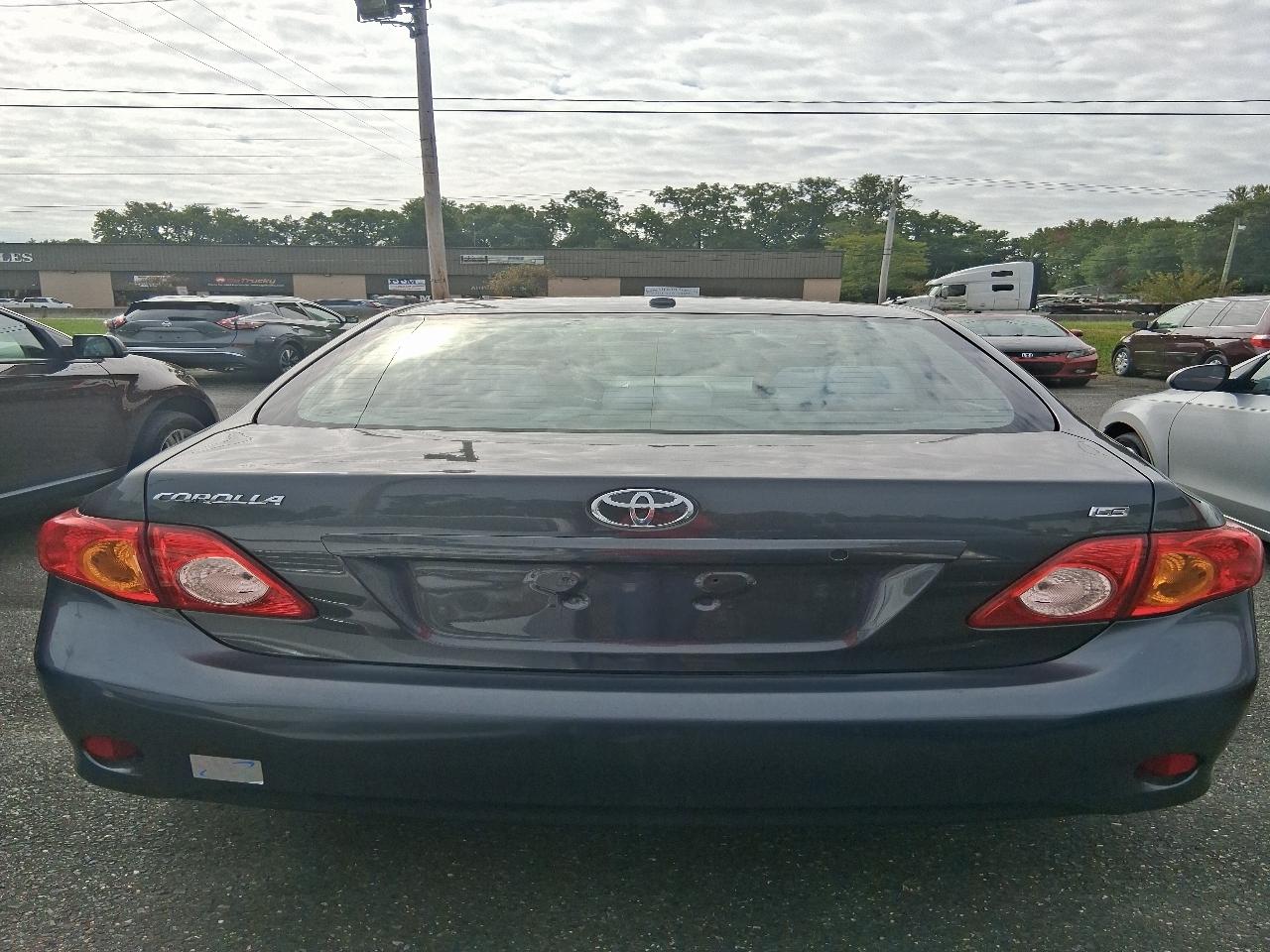 Toyota Corolla Base 5-Speed MT 2010