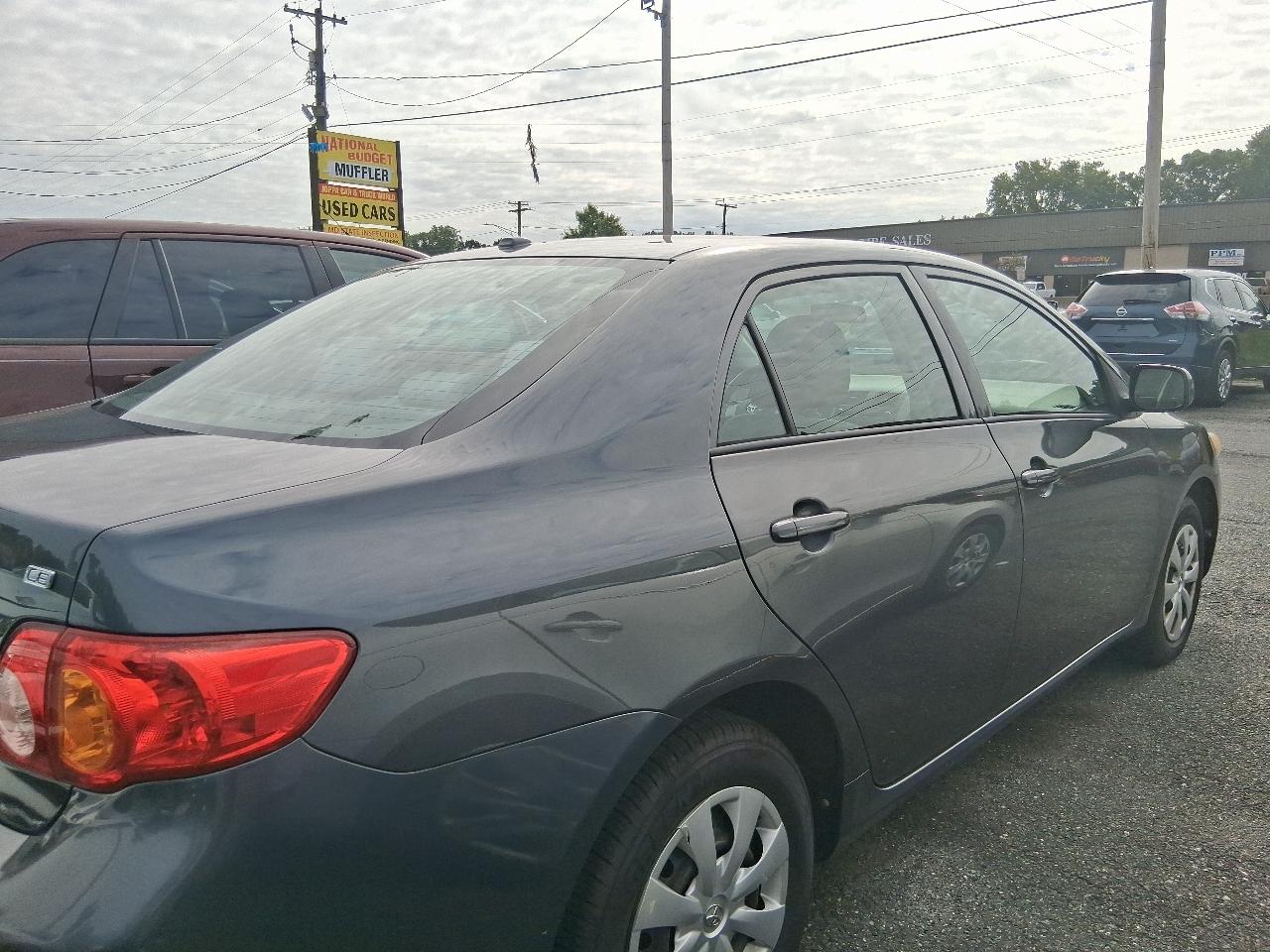 Toyota Corolla Base 5-Speed MT 2010