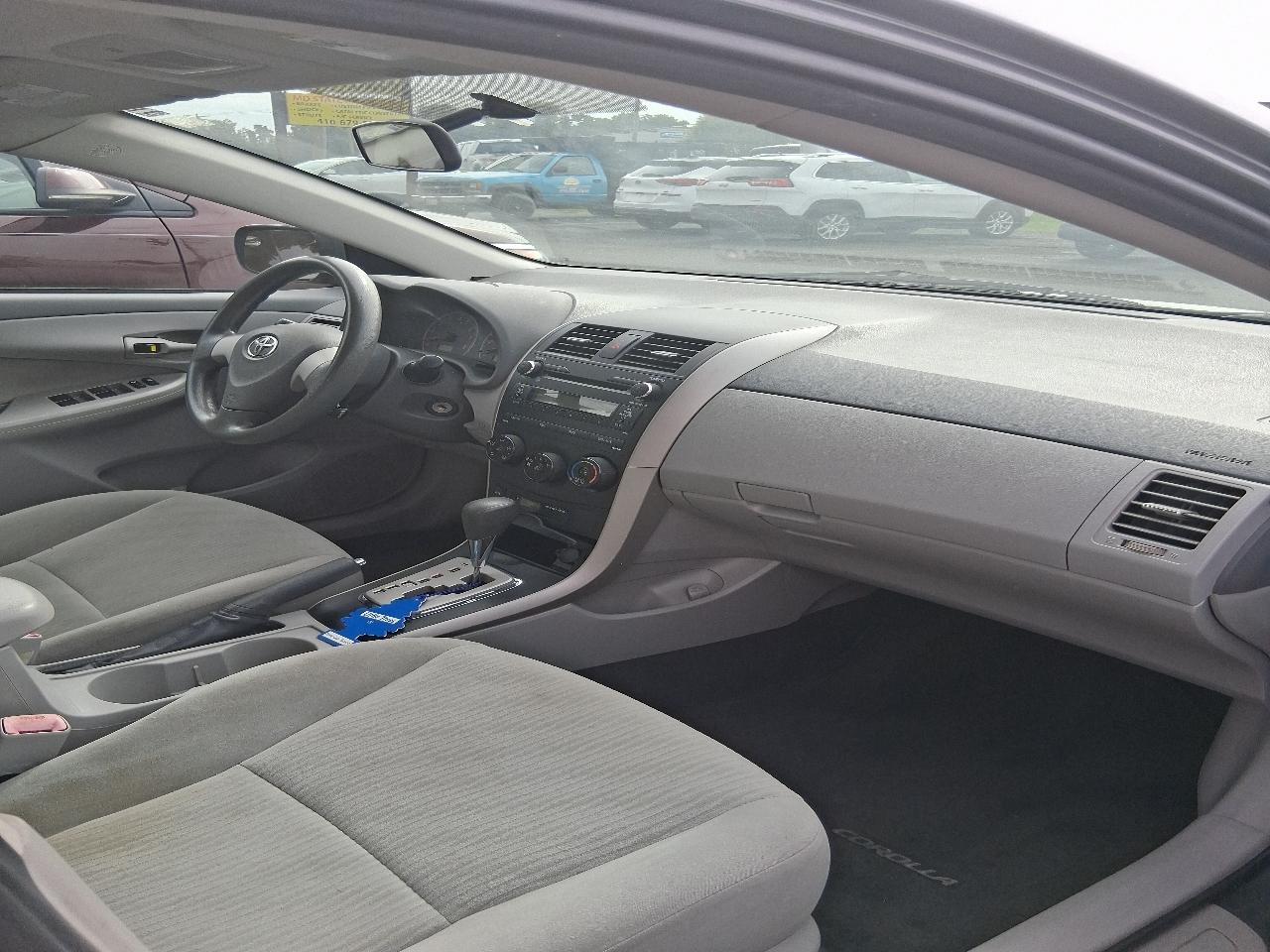Toyota Corolla Base 5-Speed MT 2010