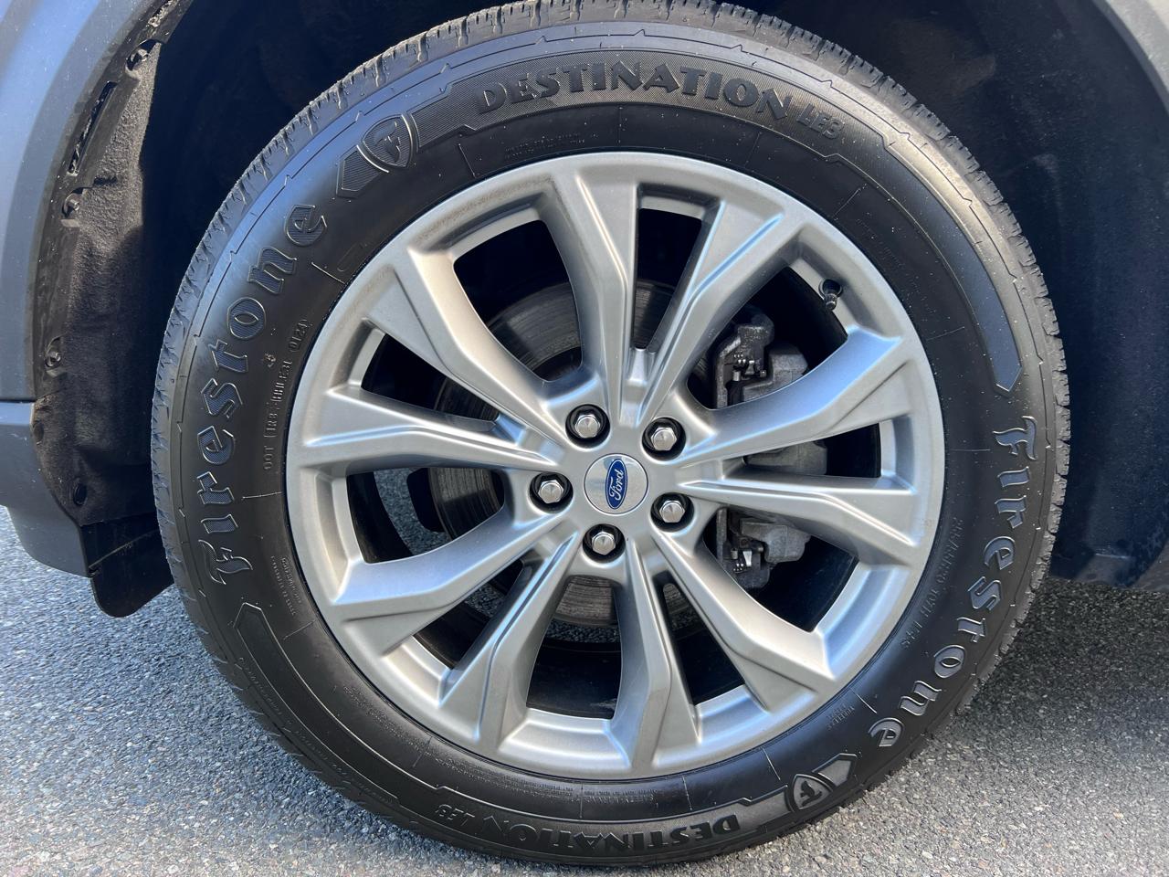 Ford Explorer XLT 4WD 2023