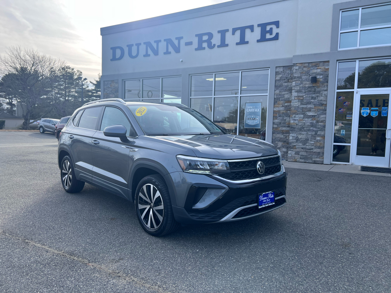 2022 Volkswagen Taos SE's photo