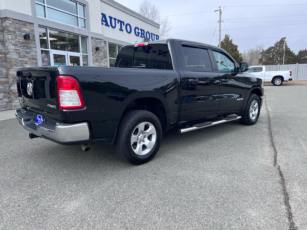 RAM 1500 Lone Star 4x4 Crew Cab 5'7" Box 2023