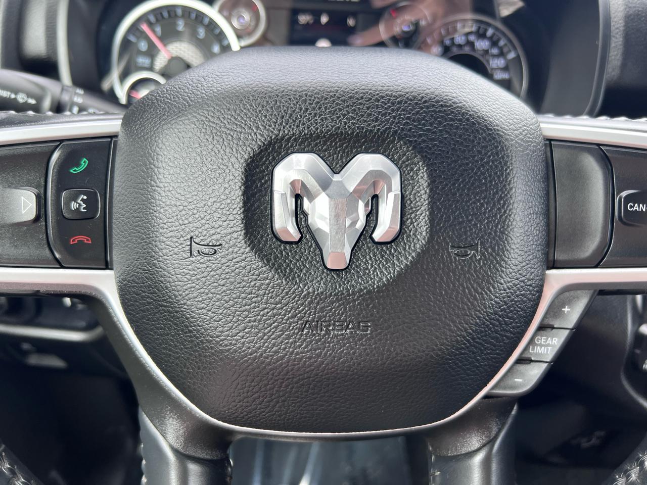 RAM 1500 Lone Star 4x4 Crew Cab 5'7" Box 2023