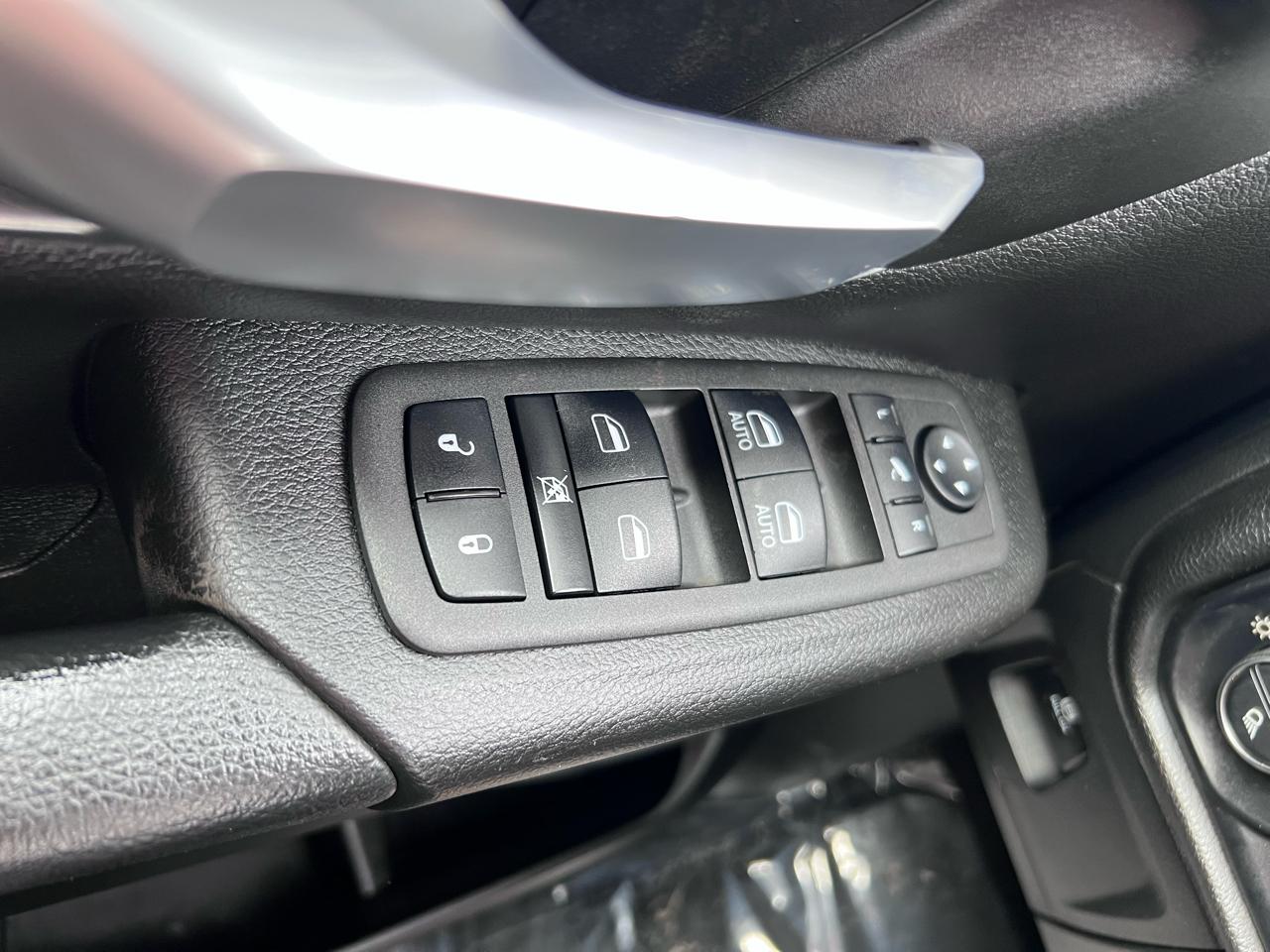 RAM 1500 Lone Star 4x4 Crew Cab 5'7" Box 2023