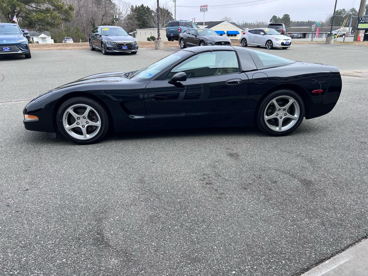 Chevrolet Corvette 2dr Cpe 2001