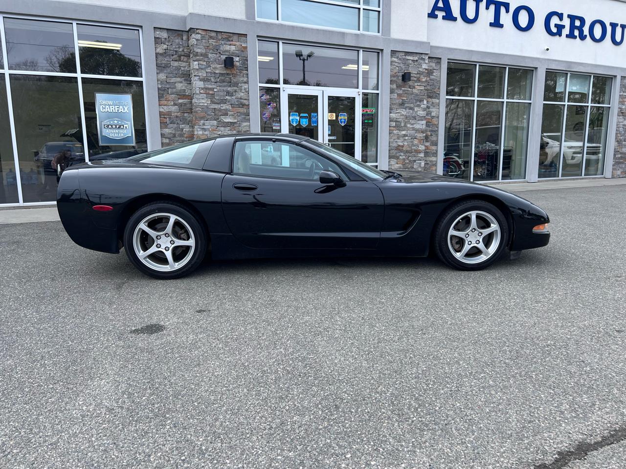 Chevrolet Corvette 2dr Cpe 2001