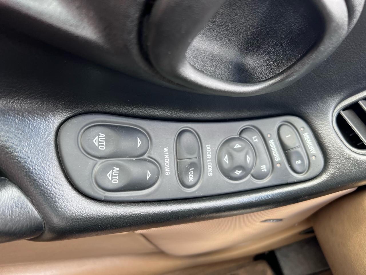 Chevrolet Corvette 2dr Cpe 2001