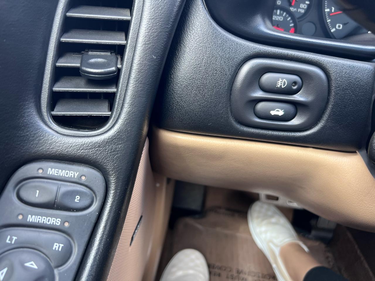 Chevrolet Corvette 2dr Cpe 2001