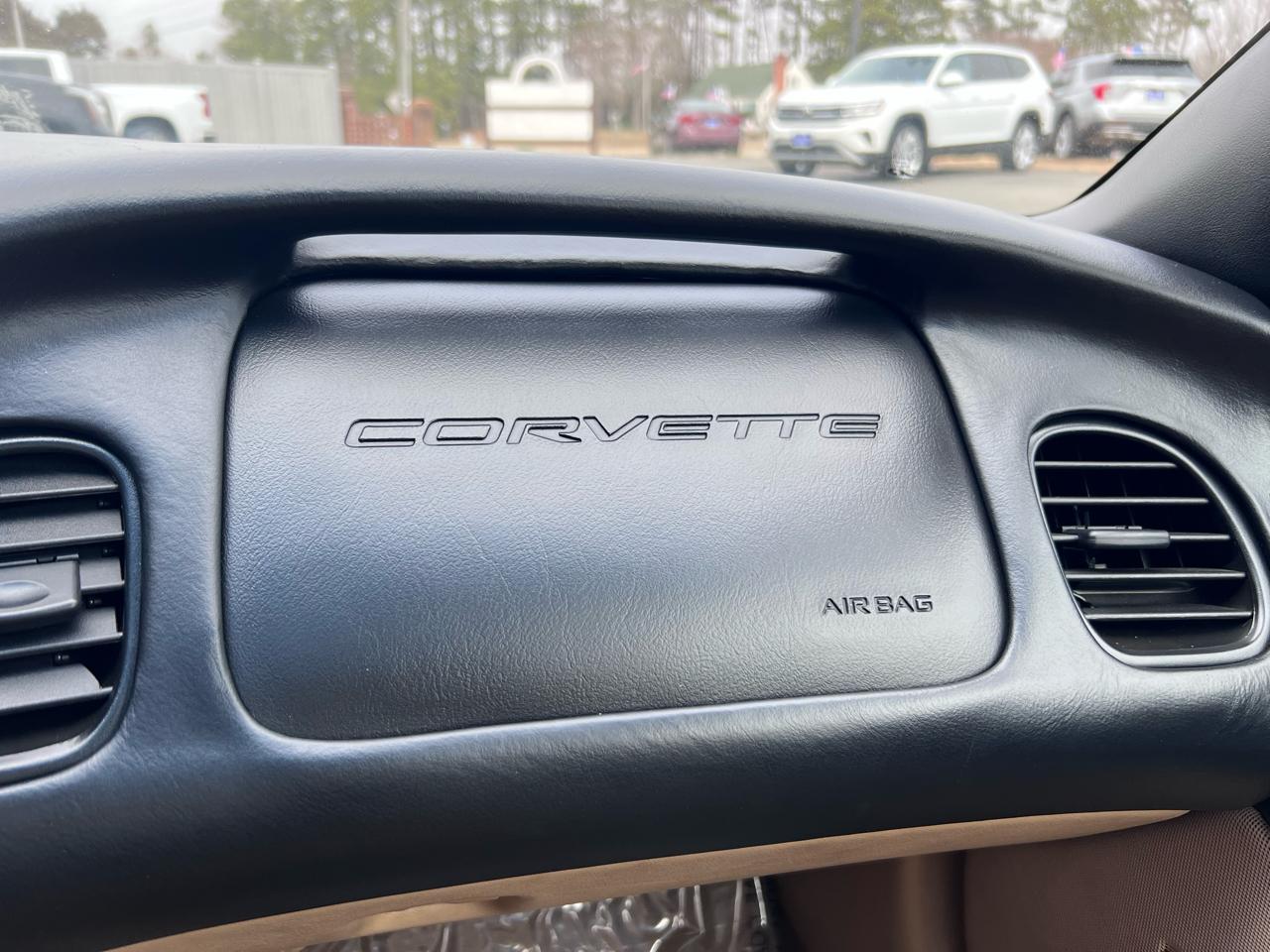 Chevrolet Corvette 2dr Cpe 2001