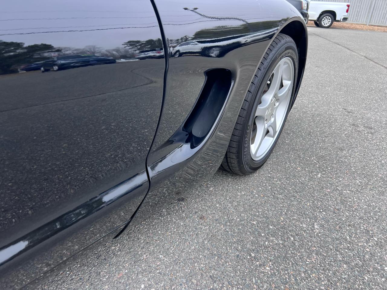 Chevrolet Corvette 2dr Cpe 2001