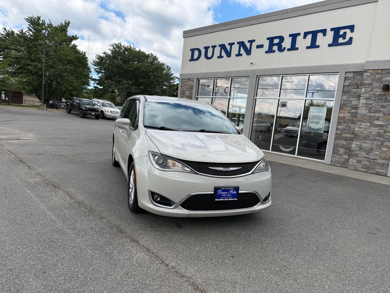 Chrysler Pacifica Touring FWD 2020
