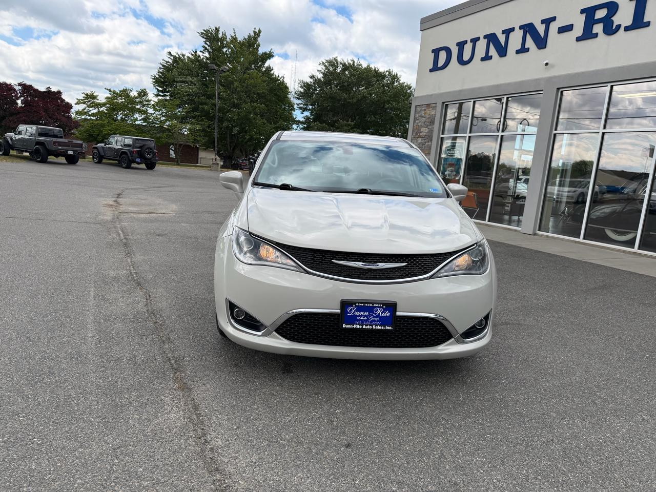 Chrysler Pacifica Touring FWD 2020