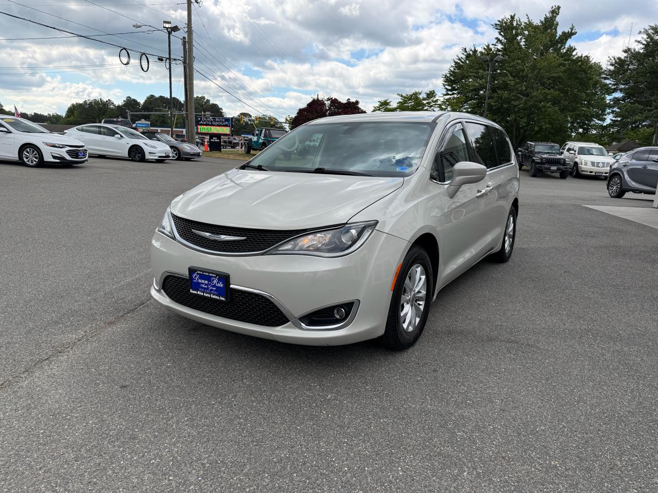 Chrysler Pacifica Touring FWD 2020