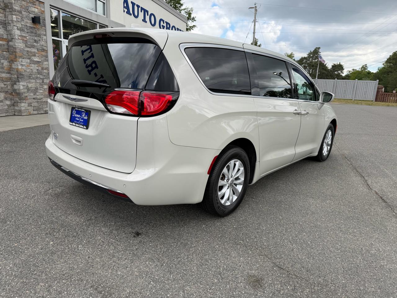 Chrysler Pacifica Touring FWD 2020