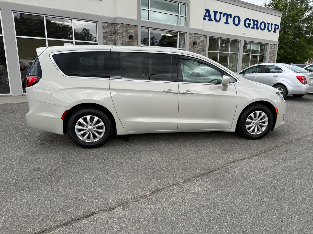 Chrysler Pacifica Touring FWD 2020