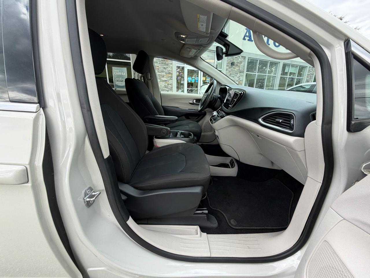 Chrysler Pacifica Touring FWD 2020
