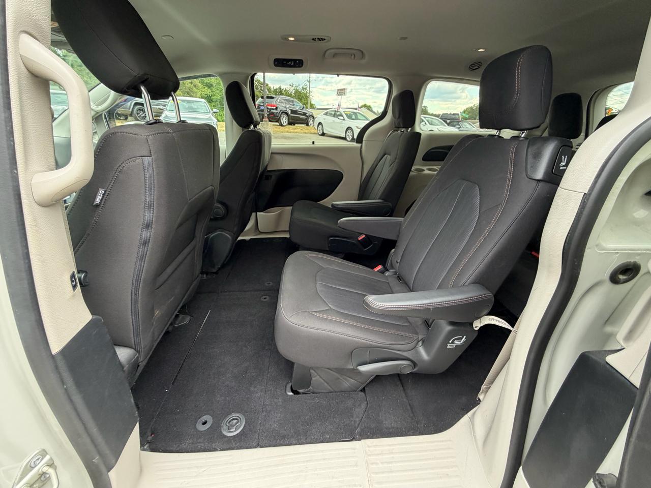 Chrysler Pacifica Touring FWD 2020