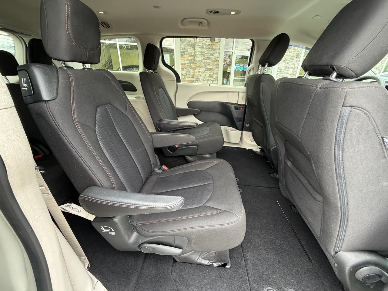 Chrysler Pacifica Touring FWD 2020