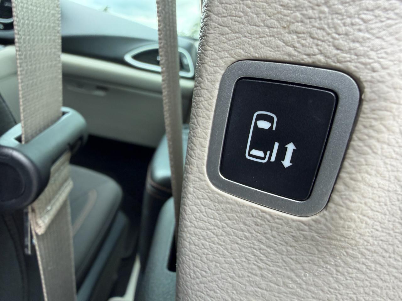 Chrysler Pacifica Touring FWD 2020