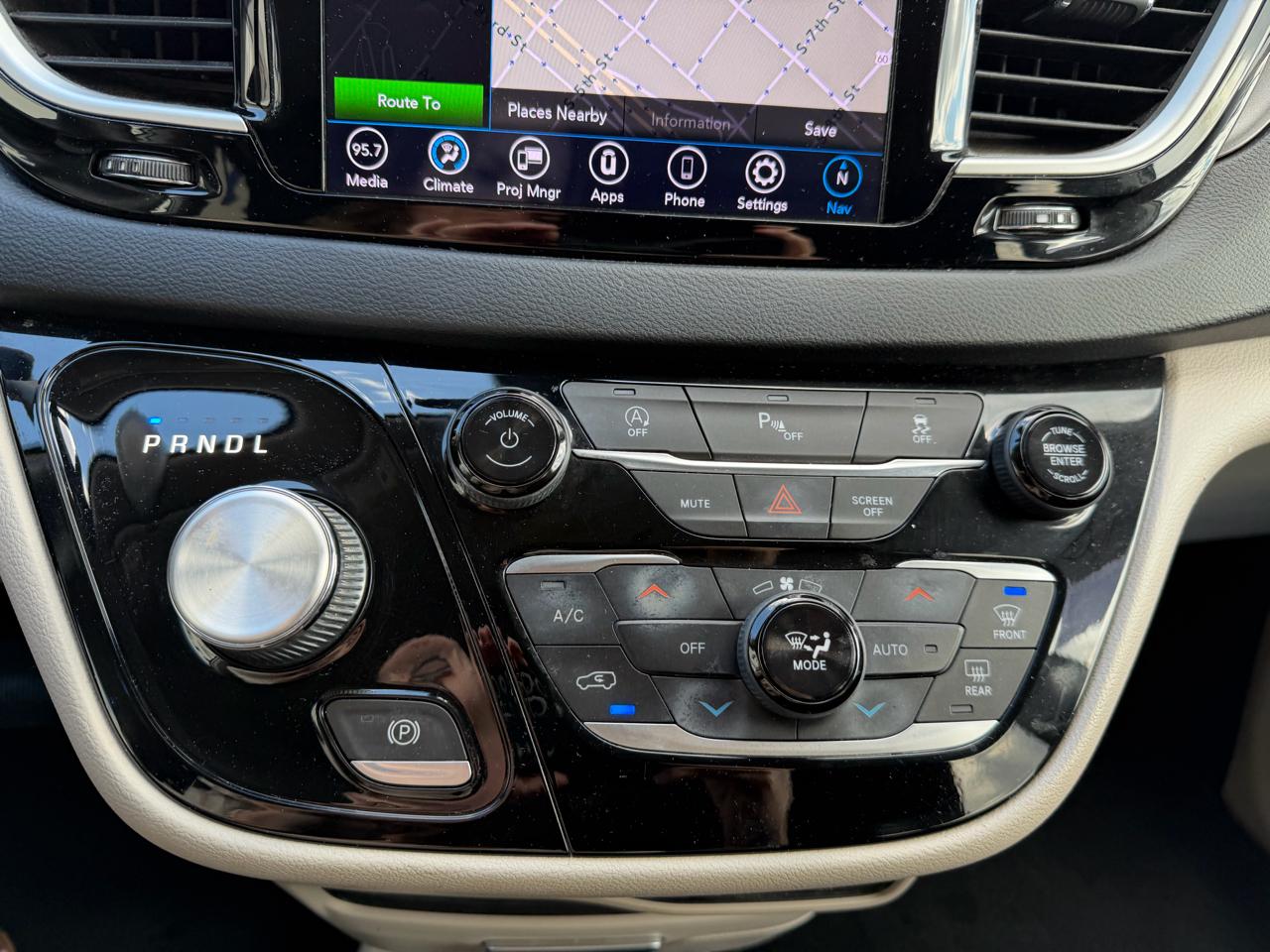 Chrysler Pacifica Touring FWD 2020