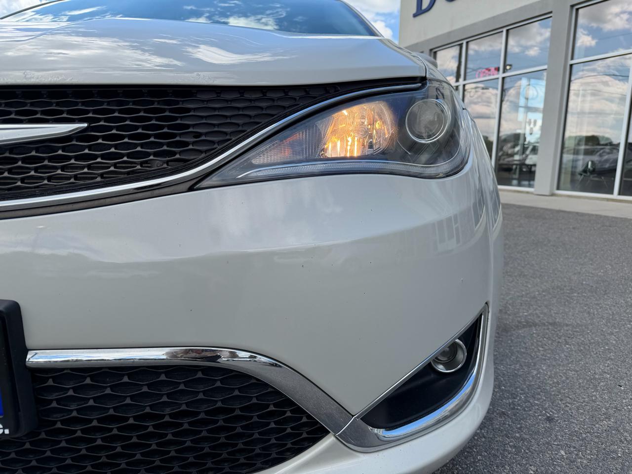 Chrysler Pacifica Touring FWD 2020