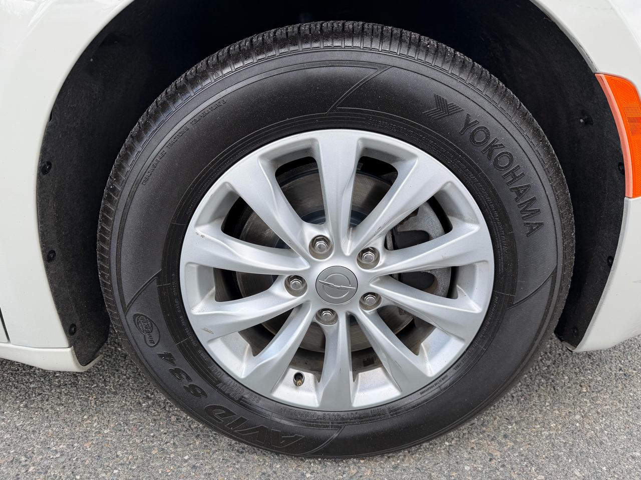Chrysler Pacifica Touring FWD 2020