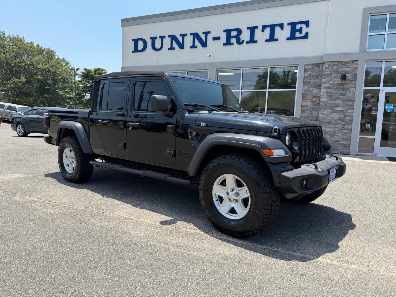 2020 Jeep Gladiator Sport S's photo