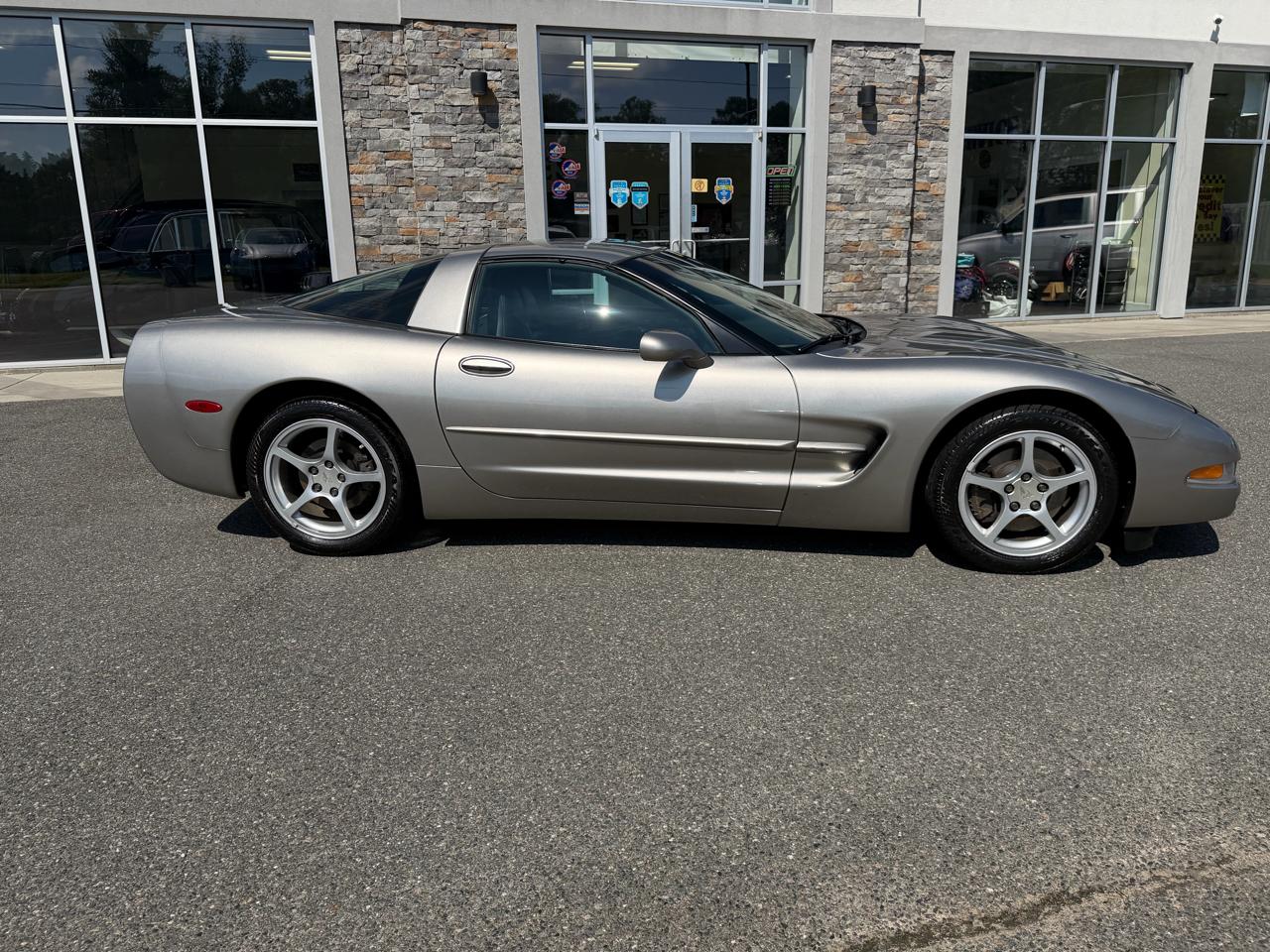 Chevrolet Corvette 2dr Cpe 2000