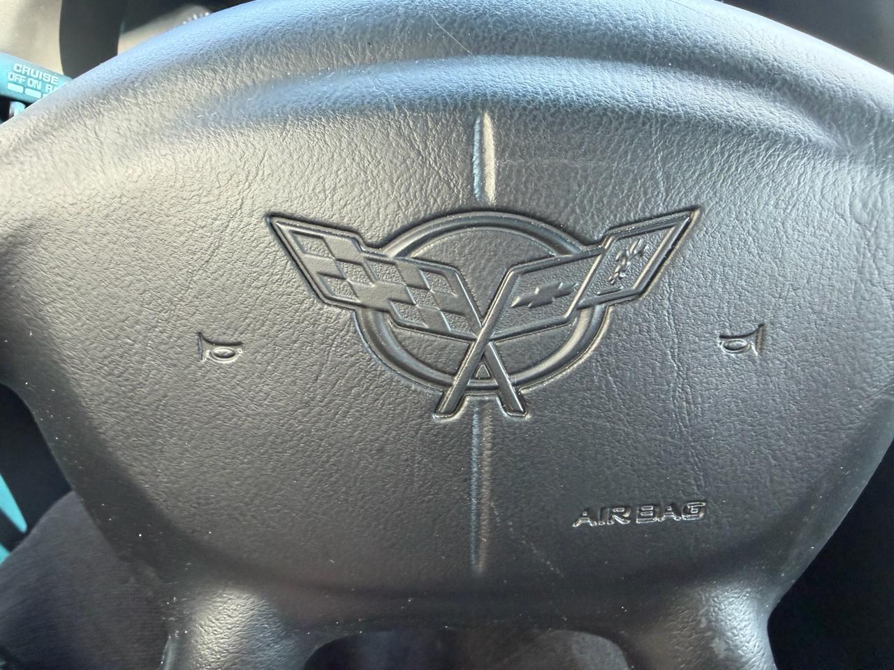 Chevrolet Corvette 2dr Cpe 2000