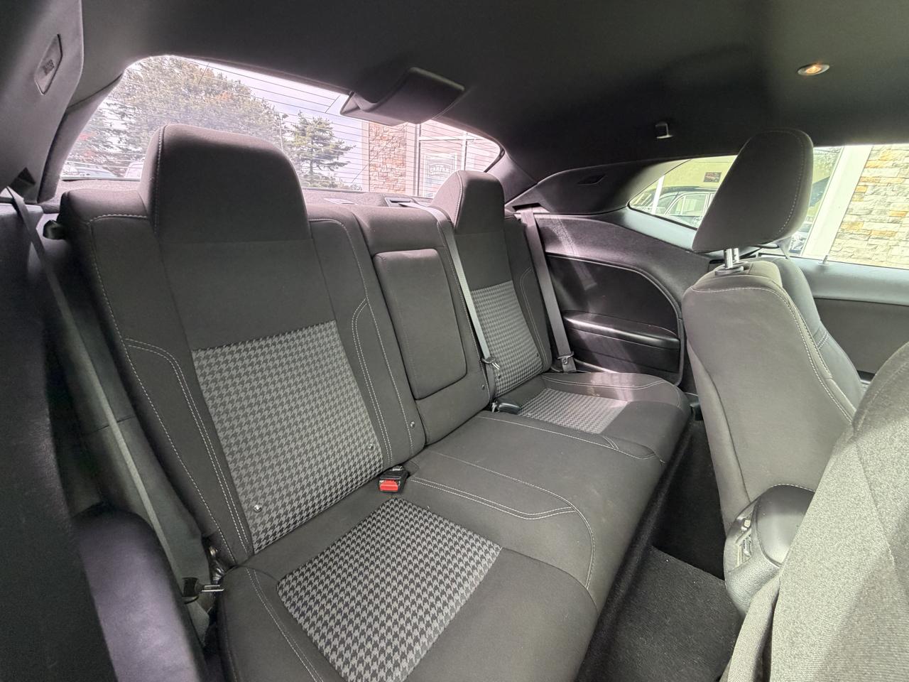 Dodge Challenger SXT RWD 2020