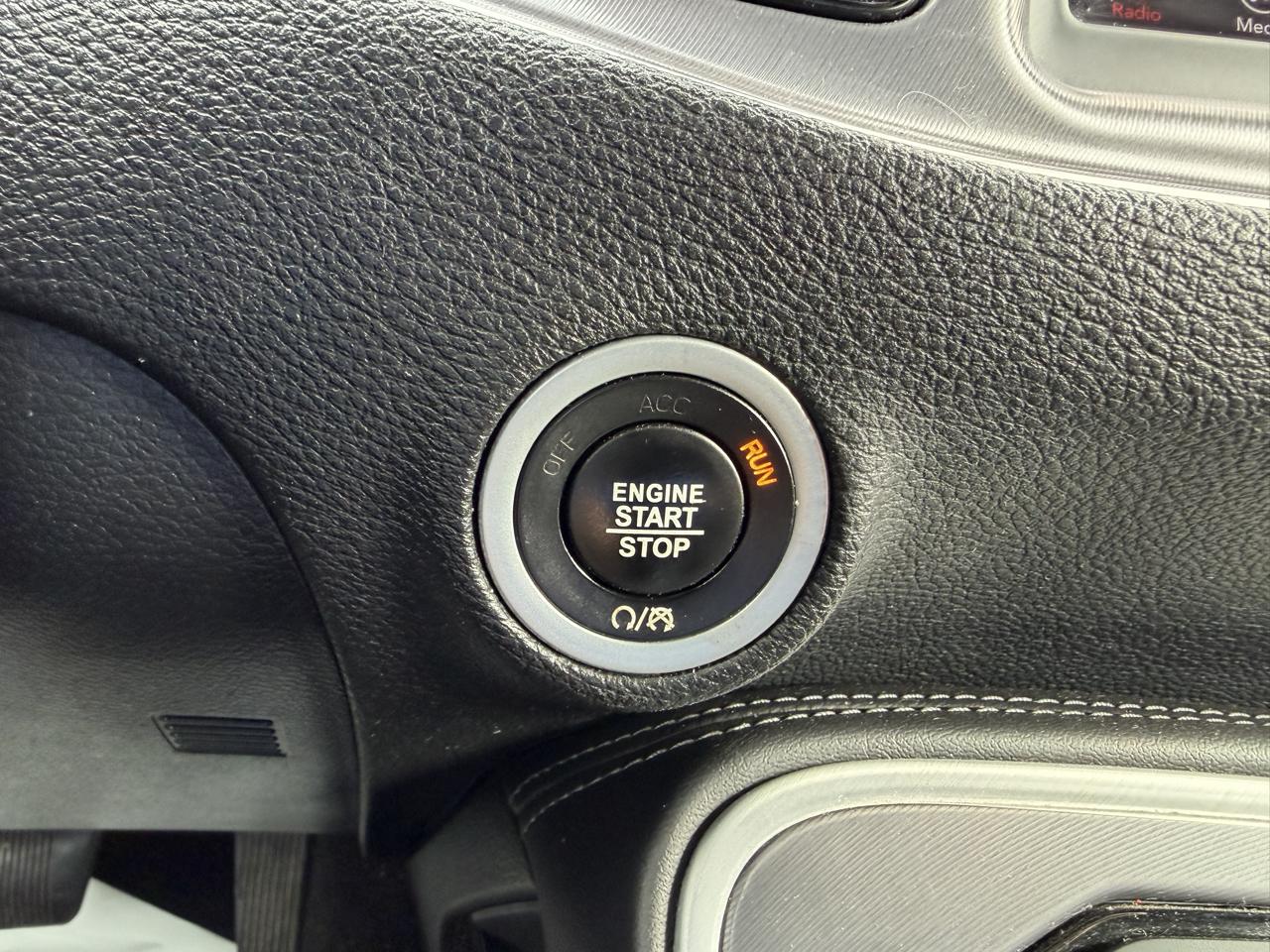 Dodge Challenger SXT RWD 2020