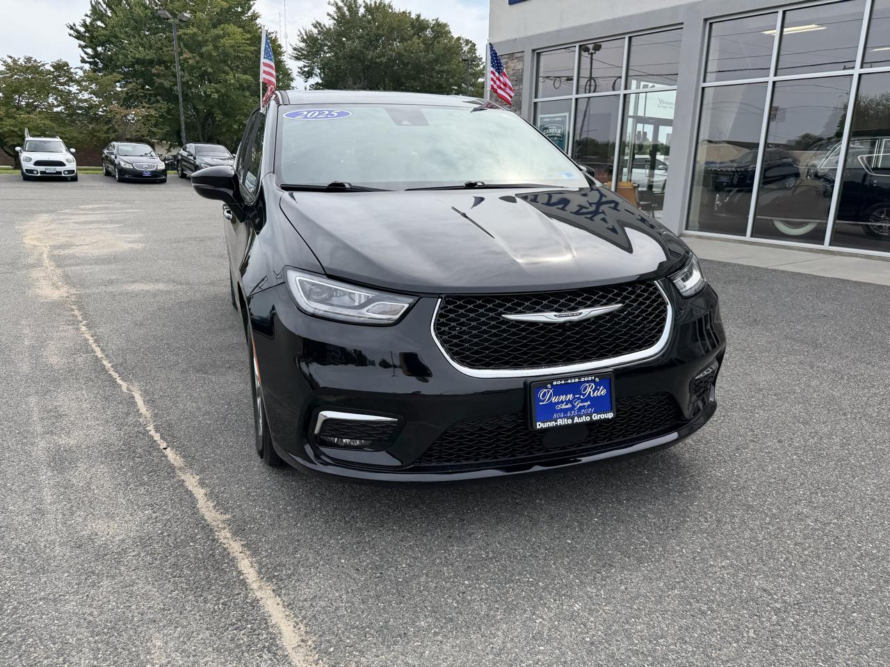Chrysler Pacifica Select FWD 2025