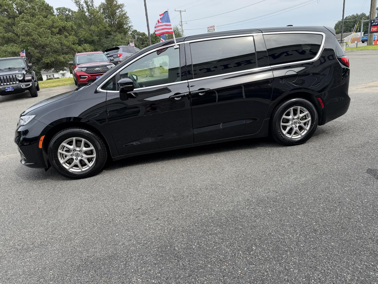 Chrysler Pacifica Select FWD 2025