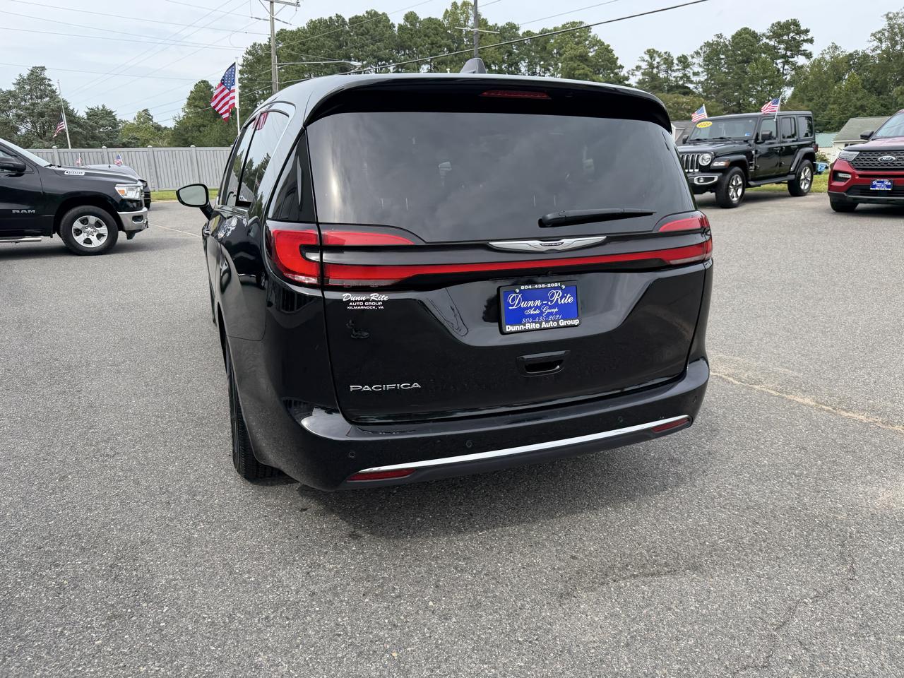 Chrysler Pacifica Select FWD 2025