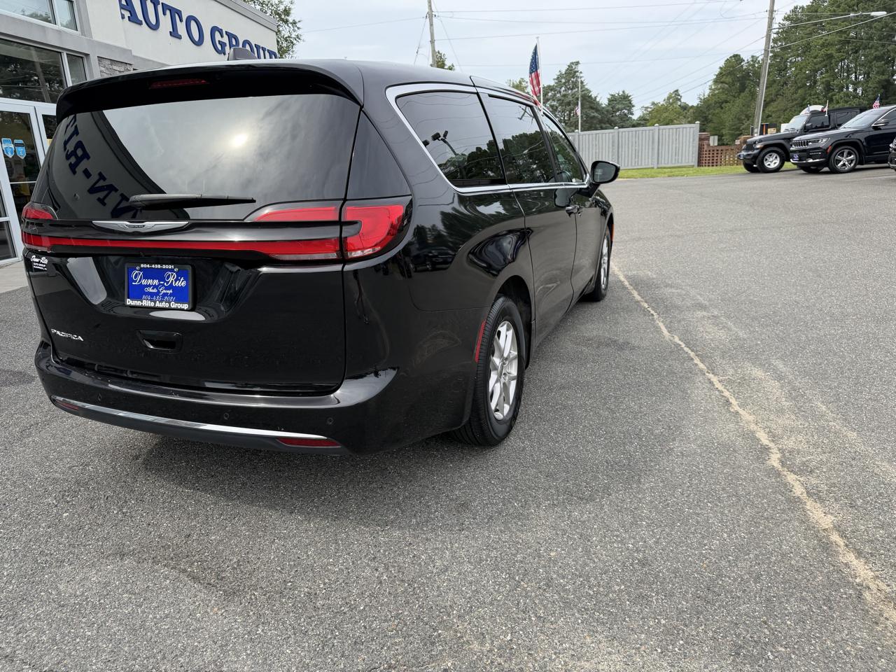 Chrysler Pacifica Select FWD 2025