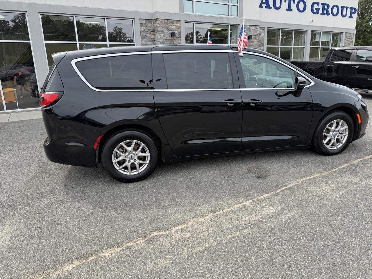 Chrysler Pacifica Select FWD 2025