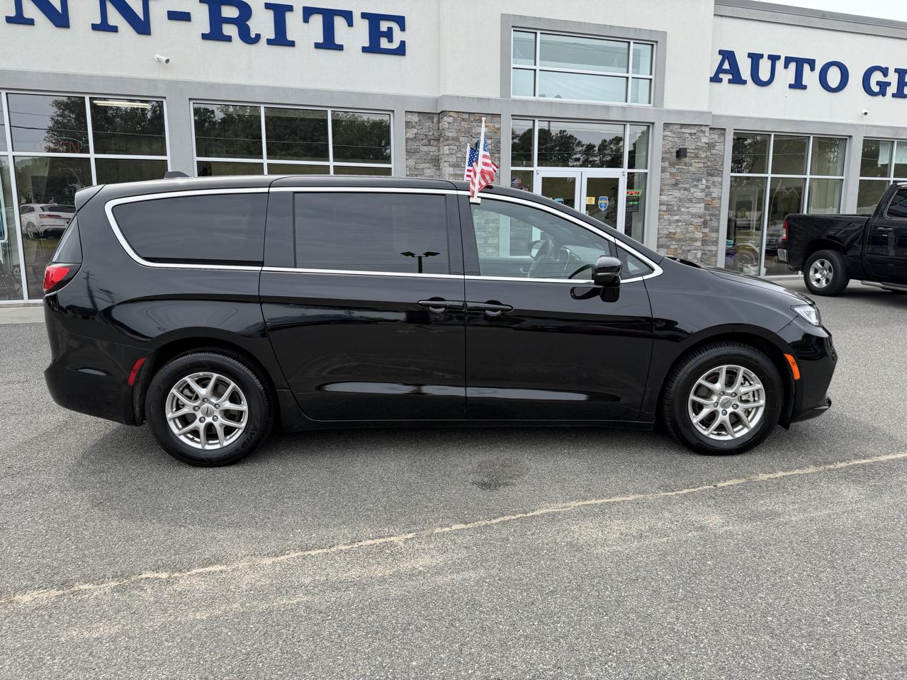 Chrysler Pacifica Select FWD 2025