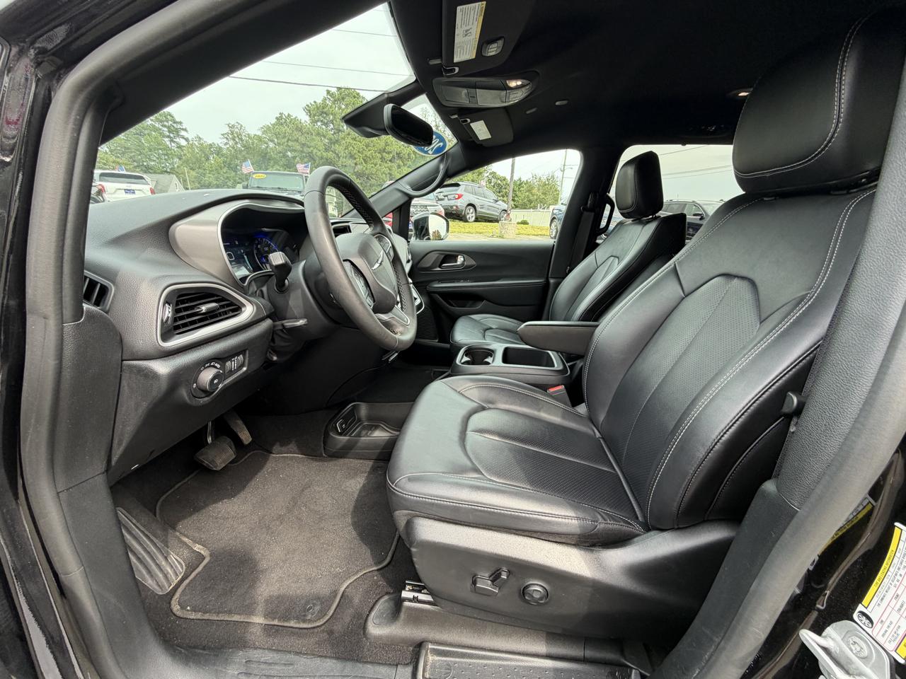 Chrysler Pacifica Select FWD 2025