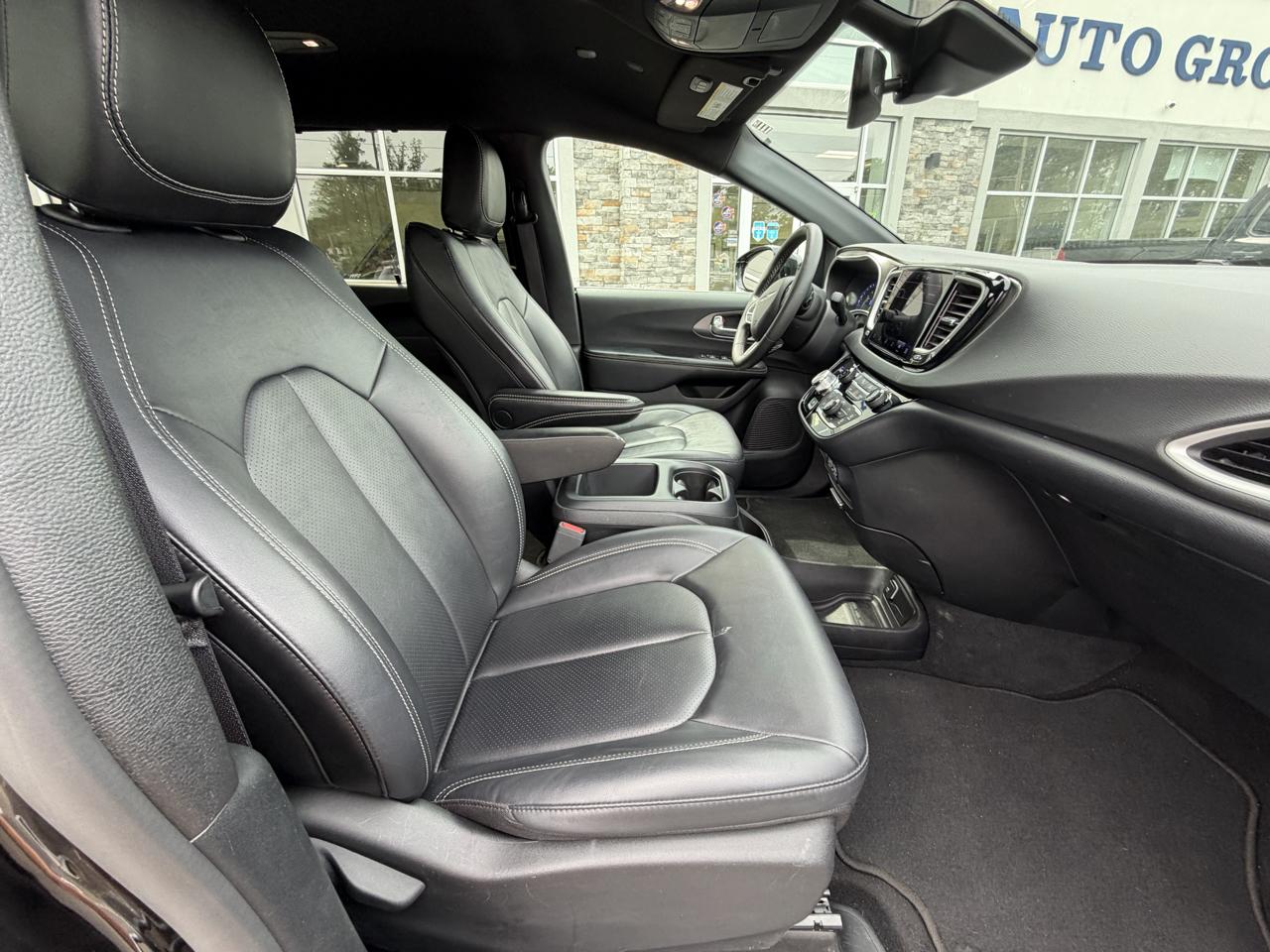 Chrysler Pacifica Select FWD 2025