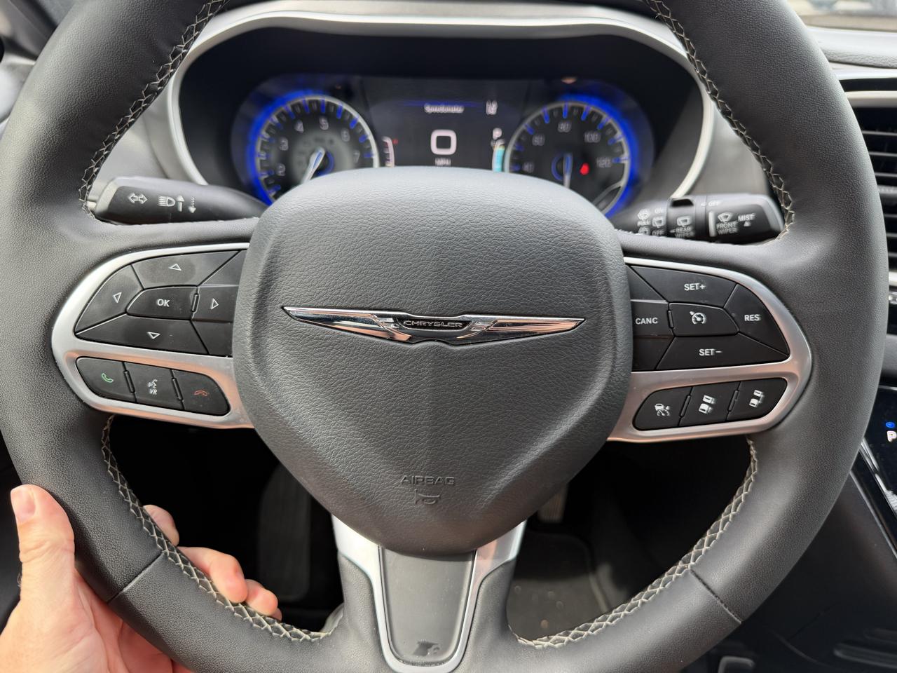 Chrysler Pacifica Select FWD 2025