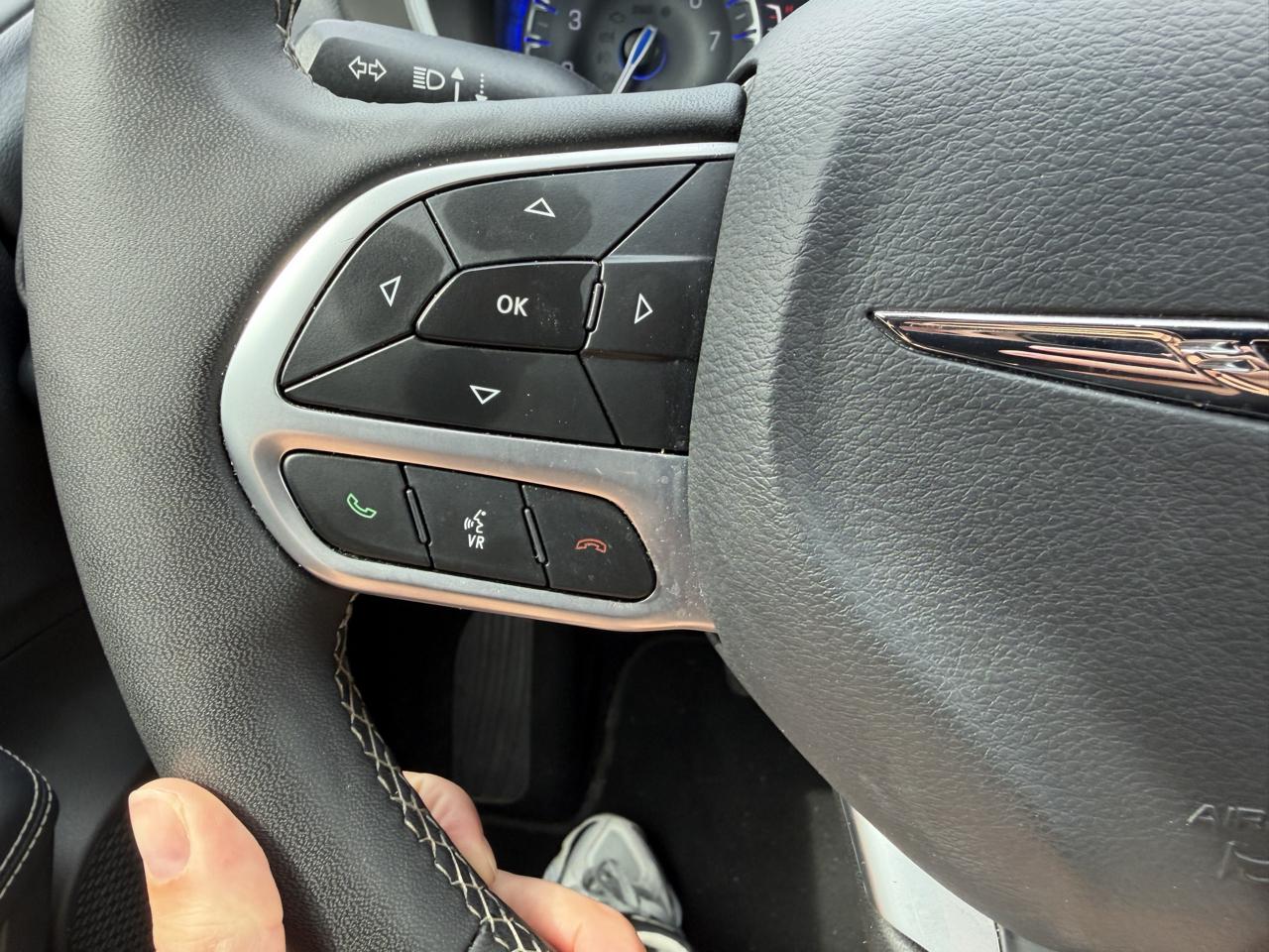 Chrysler Pacifica Select FWD 2025
