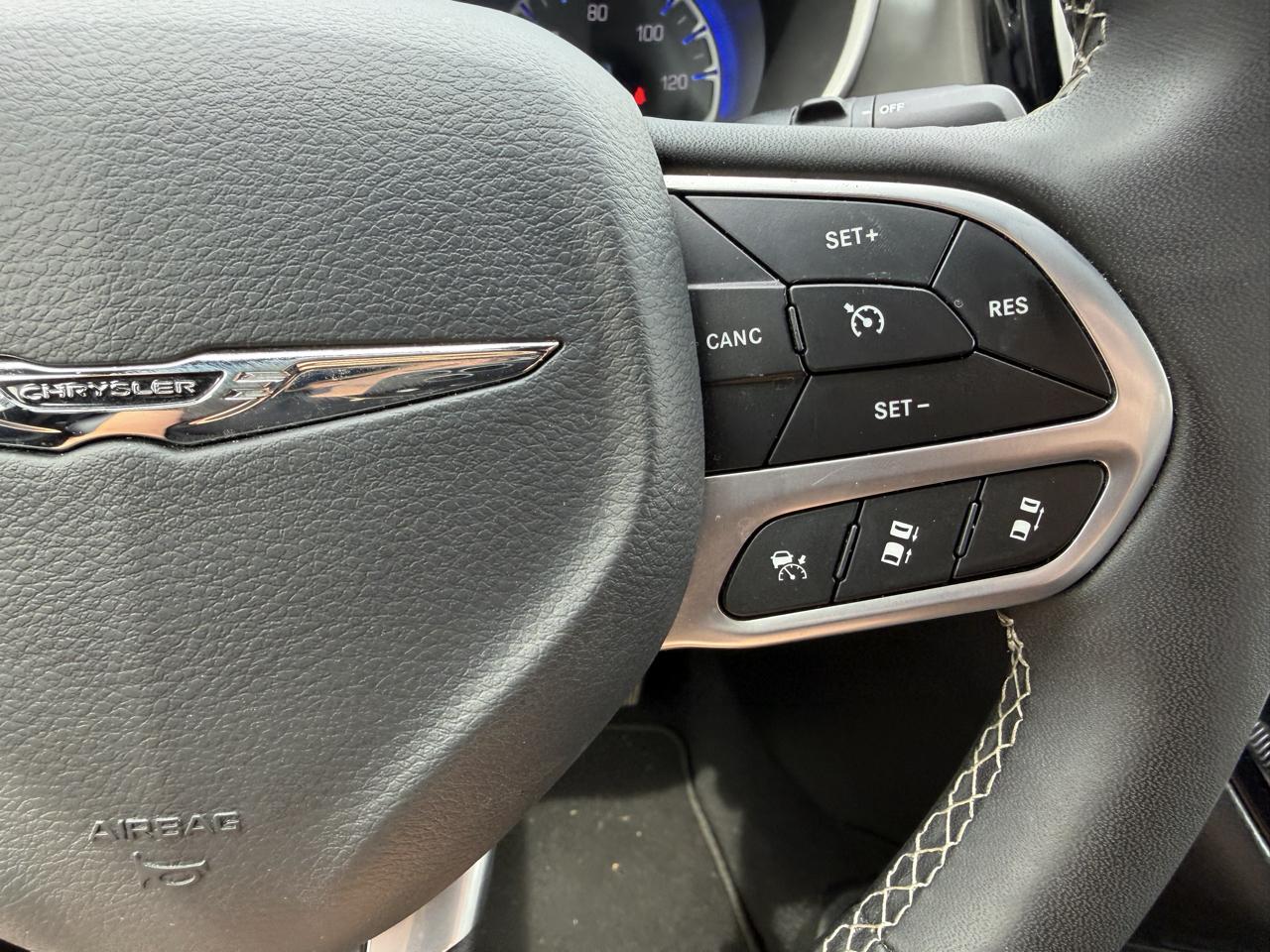 Chrysler Pacifica Select FWD 2025