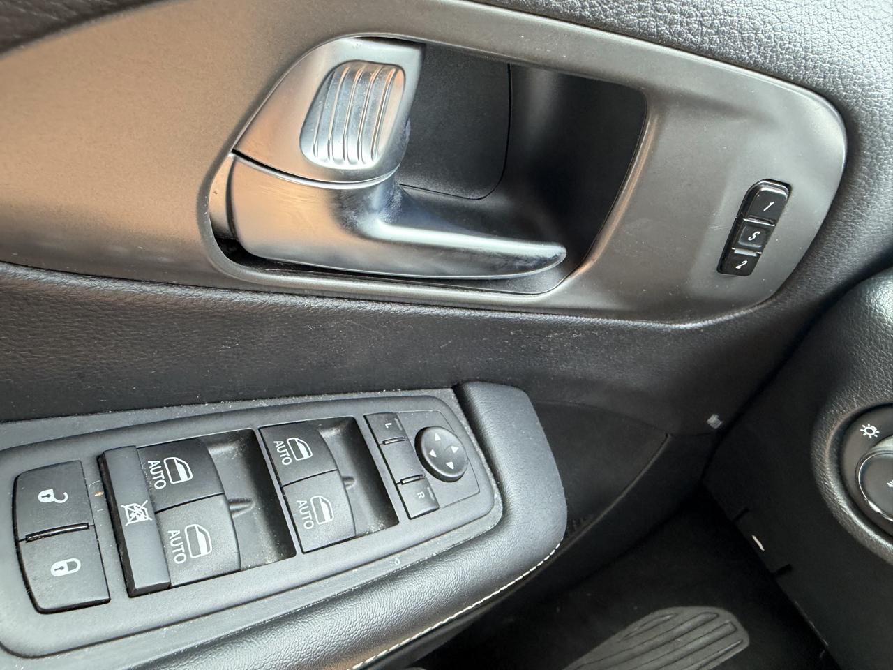 Chrysler Pacifica Select FWD 2025
