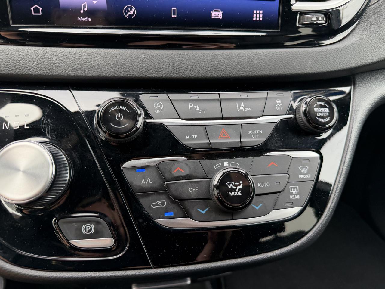 Chrysler Pacifica Select FWD 2025