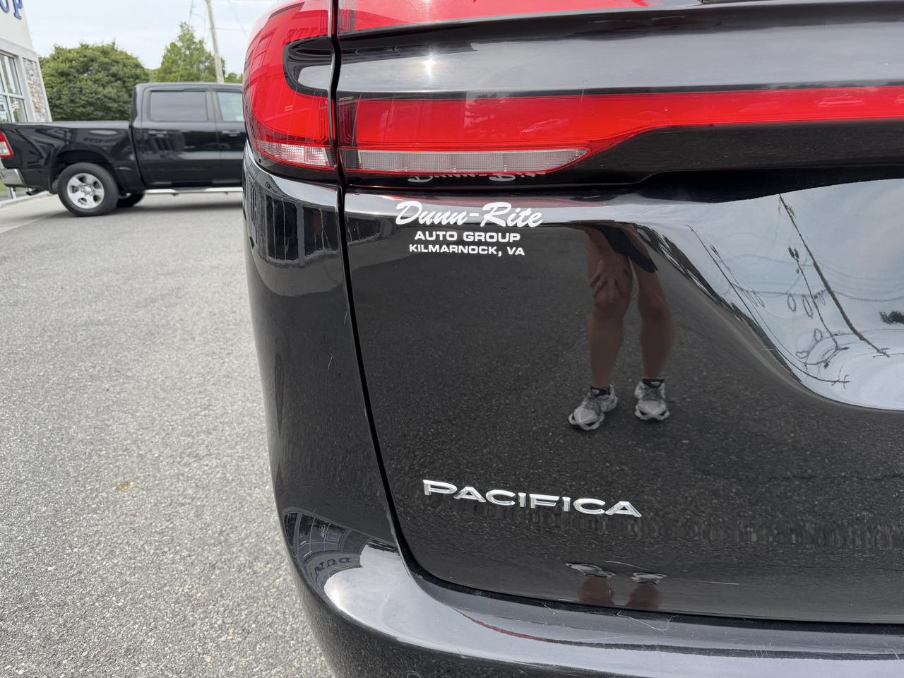 Chrysler Pacifica Select FWD 2025