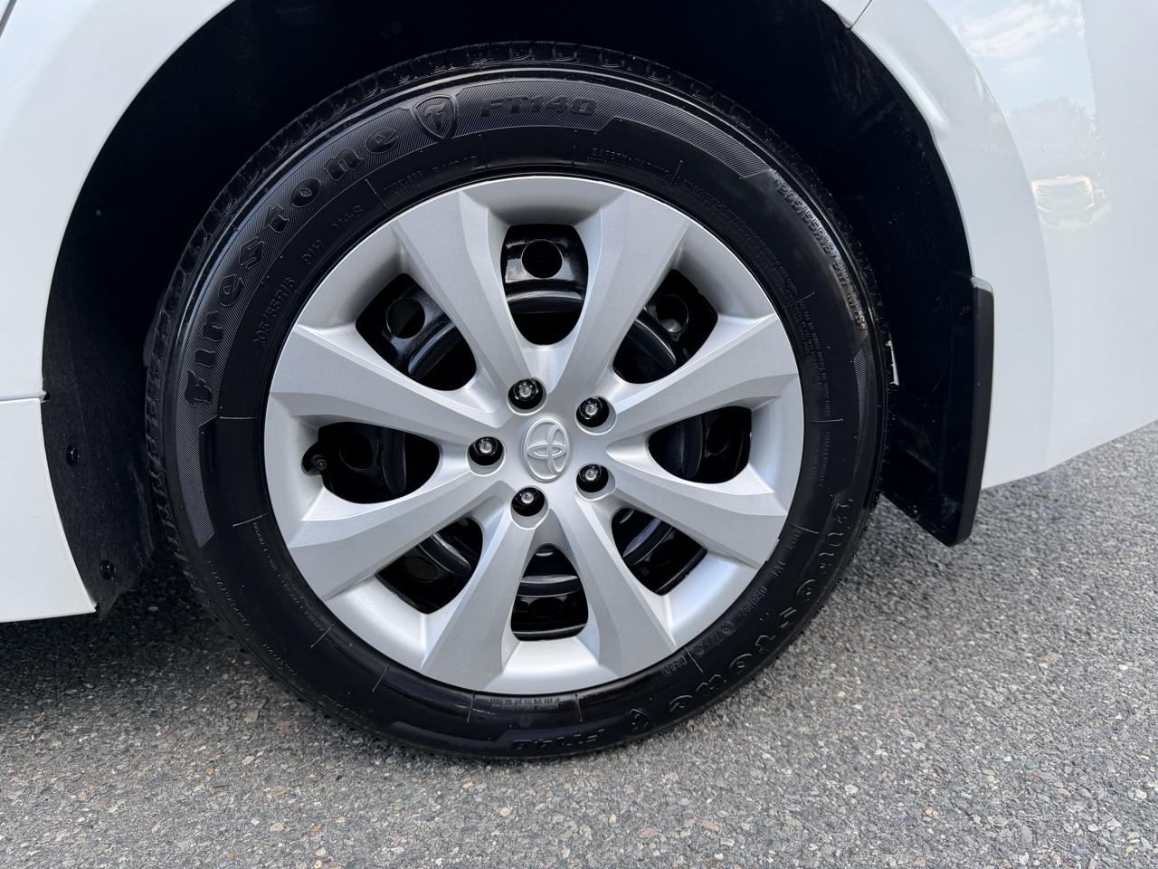 Toyota Corolla LE CVT (Natl) 2025