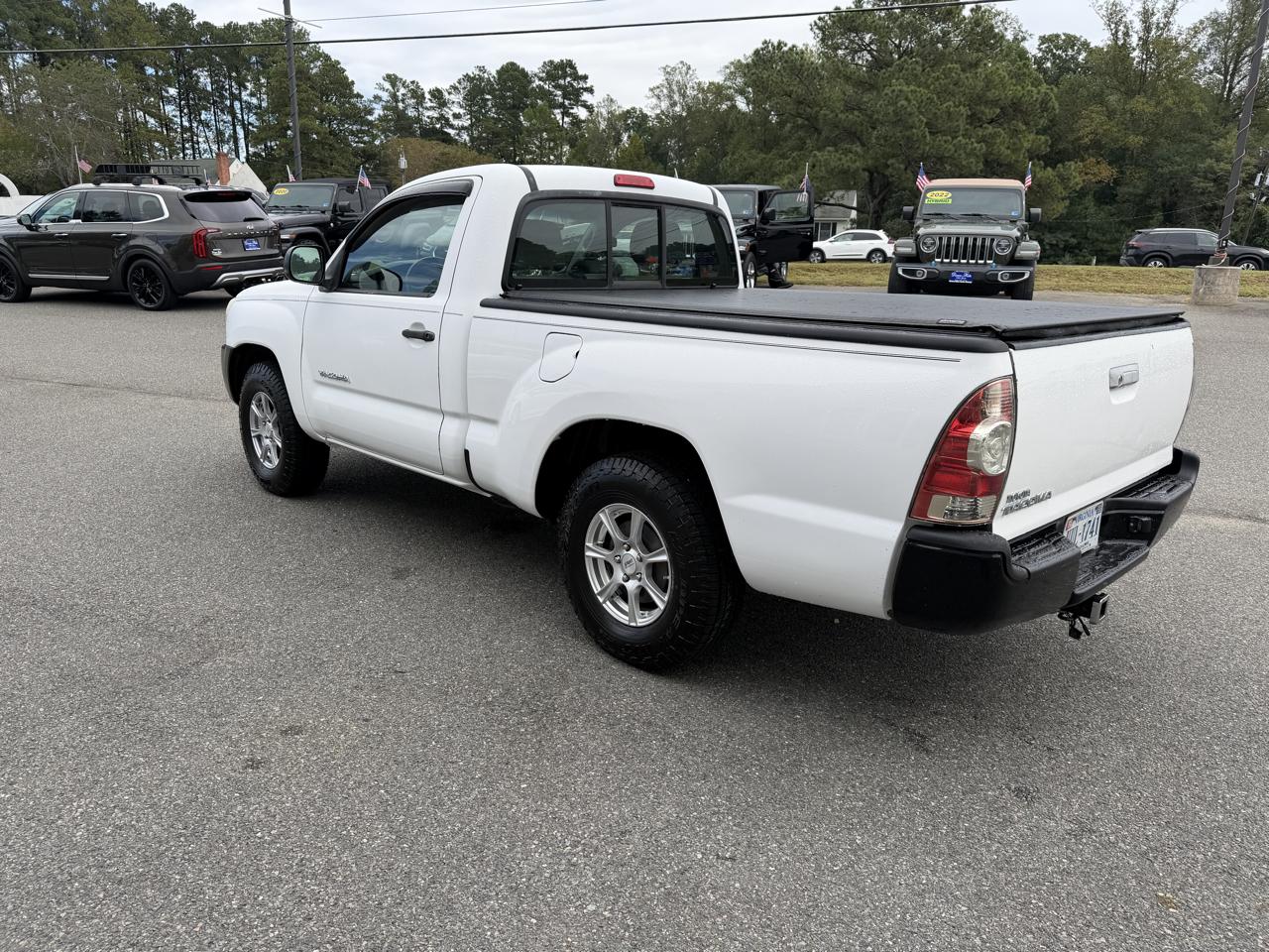 Toyota Tacoma 2WD Reg I4 MT (Natl) 2010